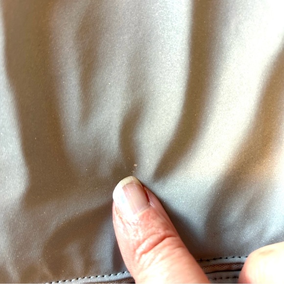Alo Yoga Silver Reflective Puffer Vest. Probable Small. - Picture 15 of 16